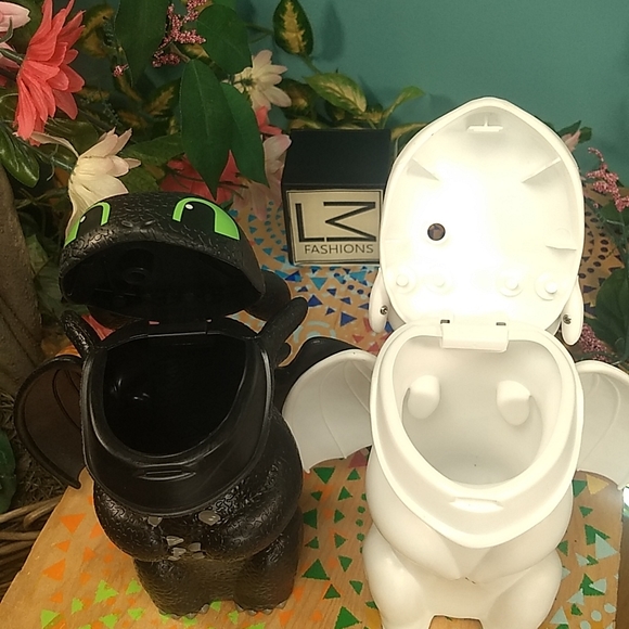 Light Fury & Night Fury Toothless cold drink holders collectible set & S⦠- Picture 5 of 16